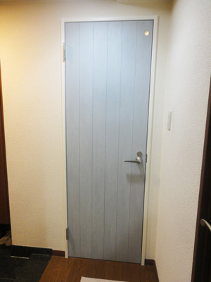 水彩画のような色合いのモザイクタイルでアクセントを 水彩画のような色合いのモザイクタイルでアクセントを